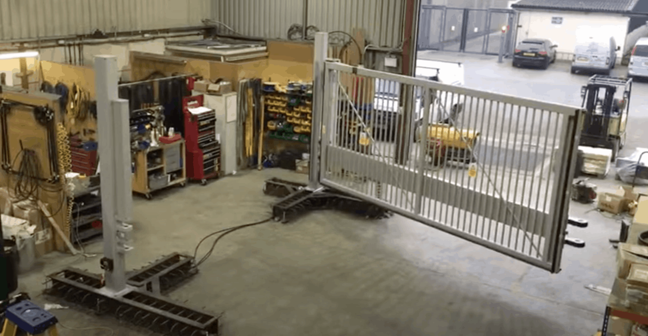 SWING GATE CHALLENGER (40mph)