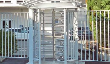 ezi-security-security-solutions-crowd-control-barriers